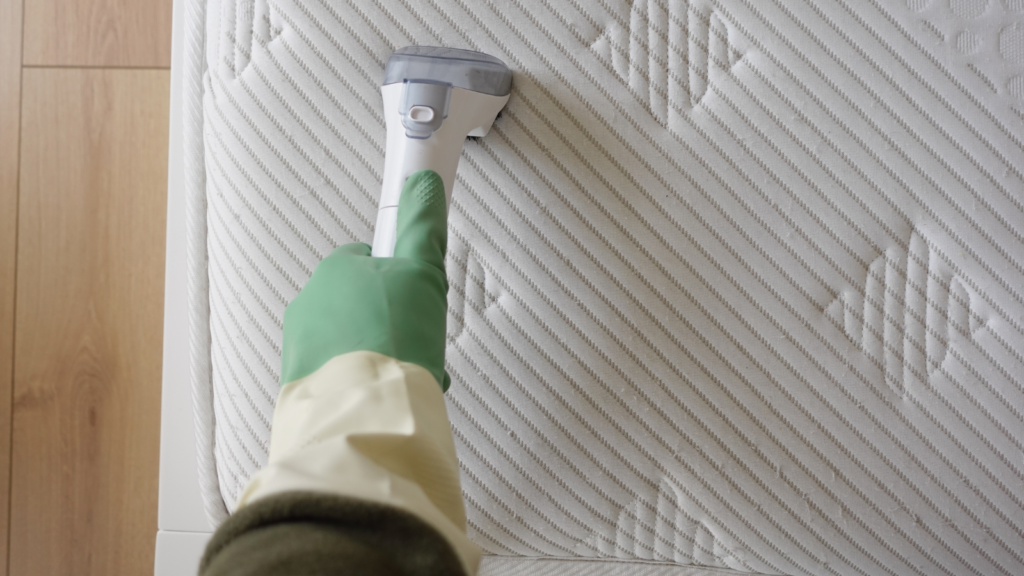 איך לנקות פיפי ממזרון