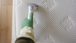 איך לנקות פיפי ממזרון